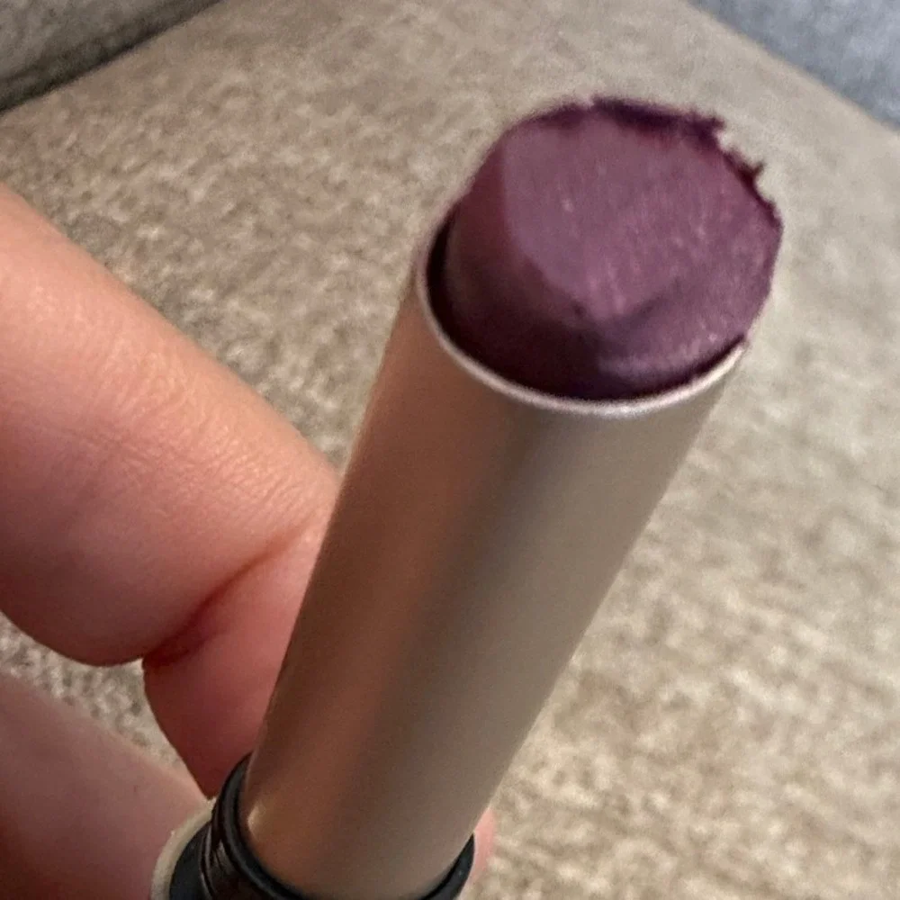 Mary Kay Lip Suede Luscious Plum Prune Exquise‎ 045782 Gold Slim Stick .07oz 2g